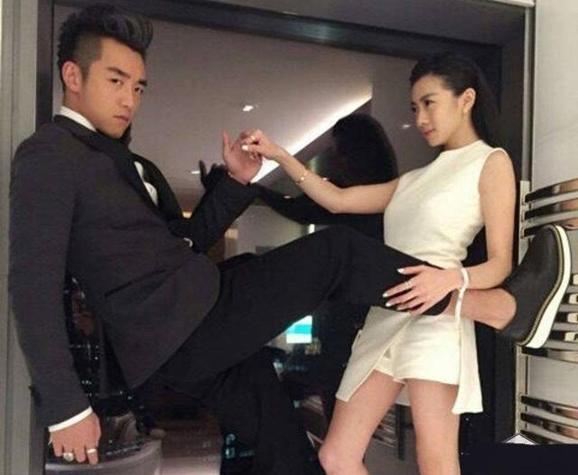 郑恺李小萌电视剧大全，郑恺老婆产后恢复身材棒