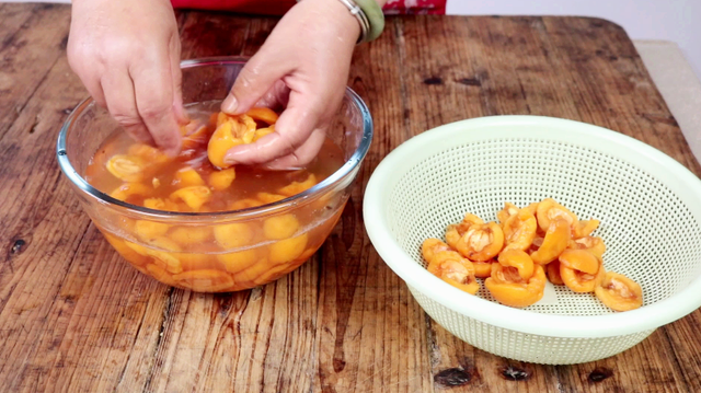 枇杷膏怎么熬制治咳嗽，枇杷膏怎么熬制治咳嗽膏（家里有小孩的一定要收藏）