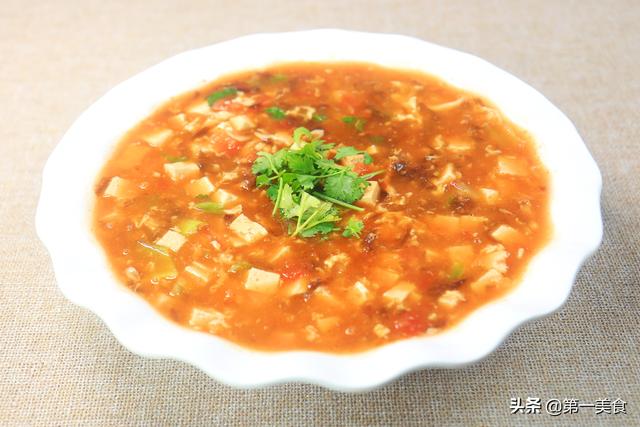 豆腐汤的做法，豆腐汤的做法家常菜简单的做法（一块豆腐、两个西红柿）
