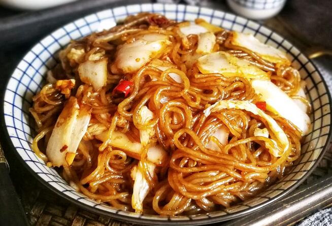 【白菜炖粉条】做法步骤图 “米饭杀手”孩子长个要多吃-起舞食谱网