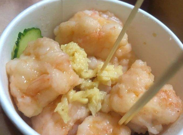 如何制作好吃滑嫩的虾滑，如何制作好吃滑嫩的虾滑窍门（蒜蓉虾滑鲜嫩Q弹）