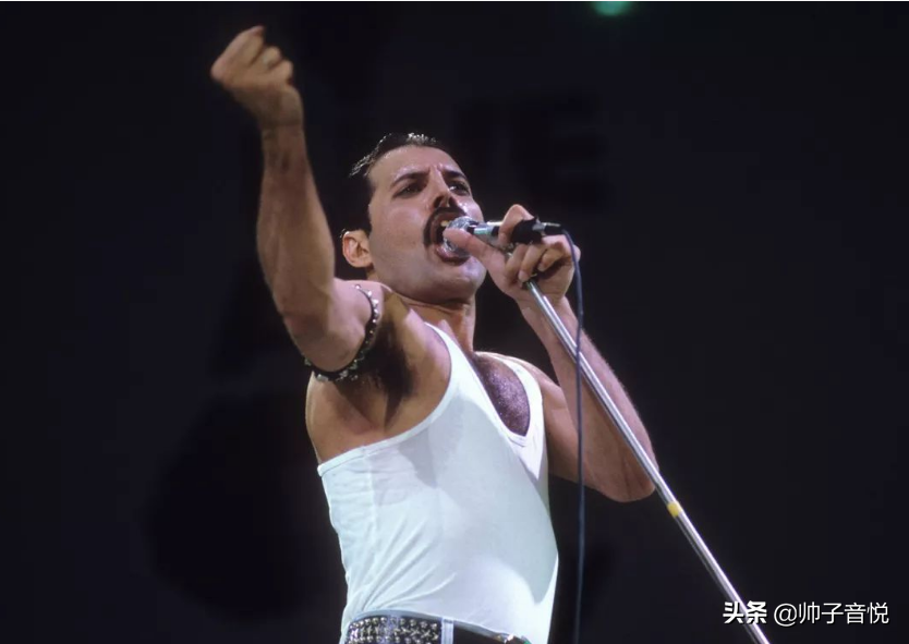 由人均大师级别的主唱保罗·大卫·休森,吉他手大卫·荷威·伊凡斯