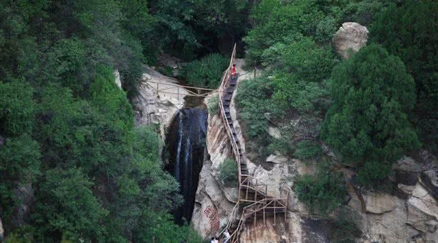 獾猪是几级保护动物，獾油治疗痔疮有奇效（北京市有瀑布的3A级景区推荐）