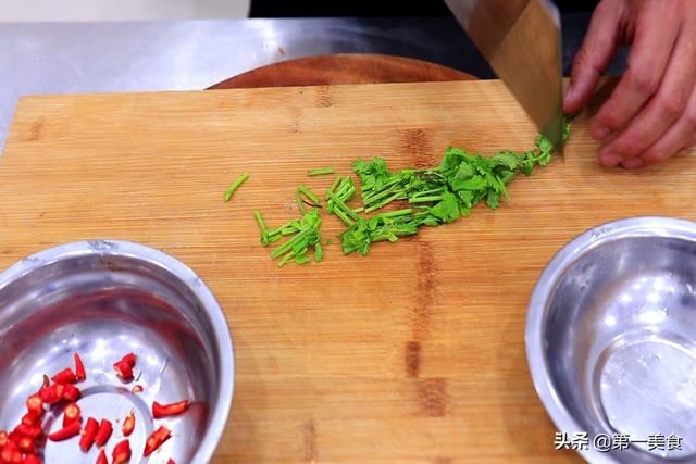 黄花菜的功效与作用和做法，黄花菜 作用（上榜“小康菜谱”的黄花菜）