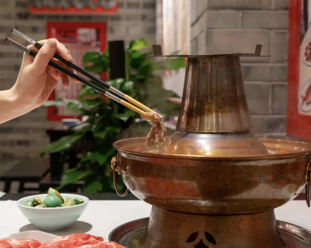 麻酱是芝麻酱吗，麻酱是芝麻酱还是花生酱（谁才是火锅蘸料王者）