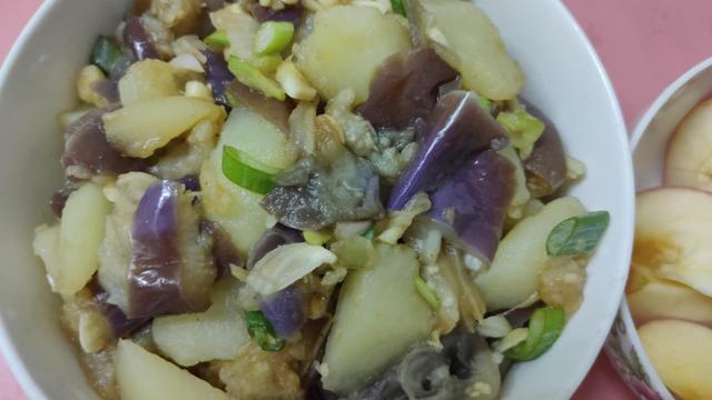 怎样用刀将不规则的土豆切菱形长块，怎样把土豆片切成菱形（不到5块钱的减肥餐）