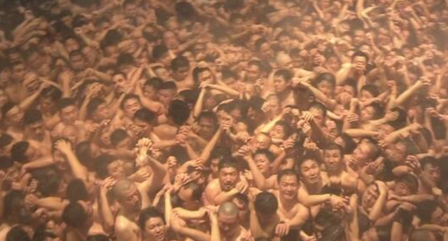 裸祭是什么，万人裸祭是什么意思（日本上万名男子冒严寒聚集参加裸祭）