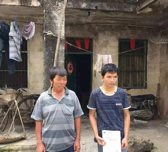 户口迁走了户籍变不变，户口迁了籍贯变不变（毕业后不能落回原来户籍）