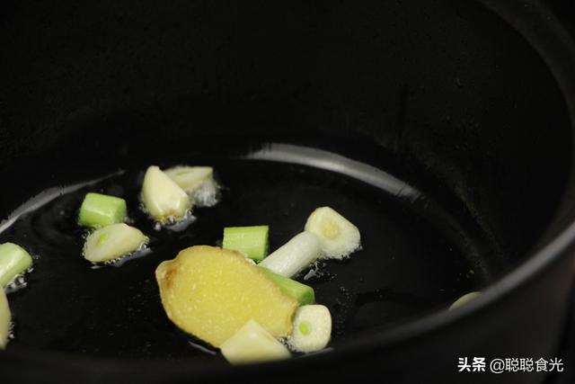怎样做土豆炖鸡，怎样做土豆炖鸡腿（鸡块炖土豆的家常做法）
