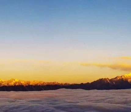 四姑娘山在哪里，四姑娘山在哪里住宿（四川又一处顶级观景平台）