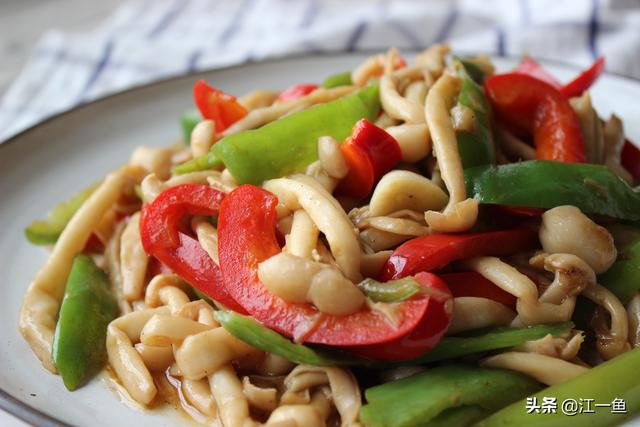 白玉菇不焯水有毒吗，白玉菇需要焯水吗（教你一招不出汤、口感滑嫩、味道香）