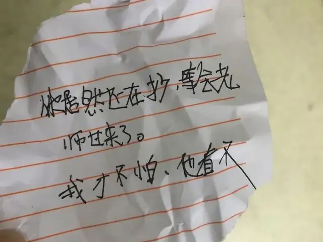 牛仔裤的小口袋，牛仔裤的裤兜处为什么有个小袋（你知道牛仔裤上的小口袋是干什么用的嘛）