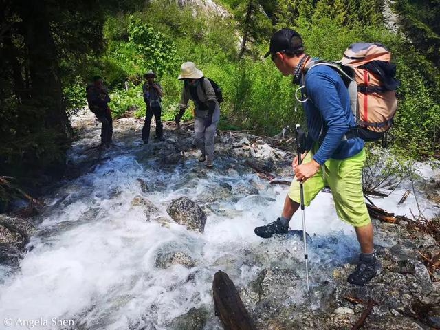 欧洲最高峰在哪个国家，欧洲最高峰指的是下列哪座山峰（你所不知道的百科二三事）