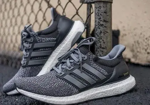 耐克运动鞋价格，耐克鞋一般多少钱（同款材质、高颜值的运动鞋）