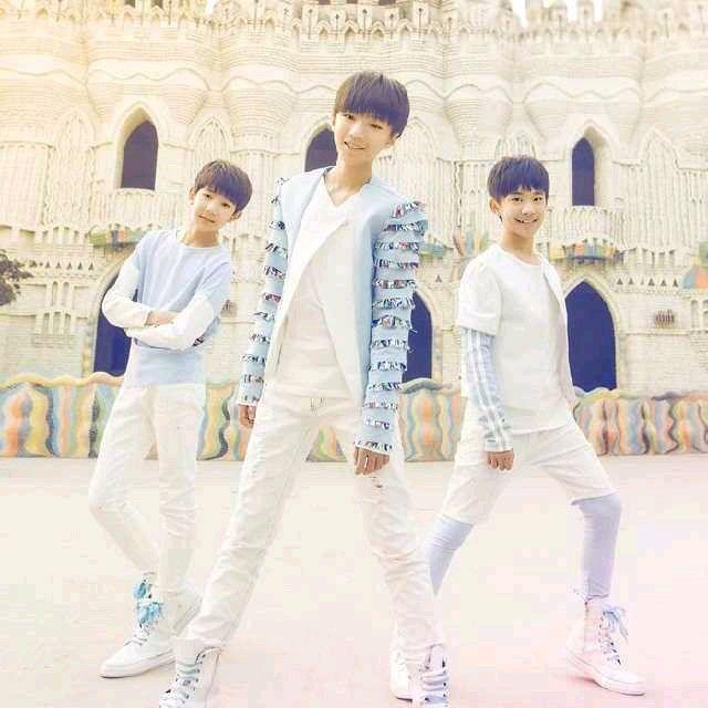 王源抽烟吗 王源会不会抽烟，王源抽烟吗（年少成名，却因吸烟人设崩塌）