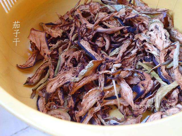 茄子怎么切成条状，怎样把茄子切成条状（茄子干和萝卜干）