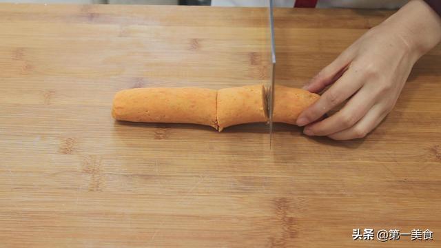 红薯饼的家常做法，做红薯饼的方法简单又好吃（红薯饼怎样做才能软糯可口香甜拉丝）