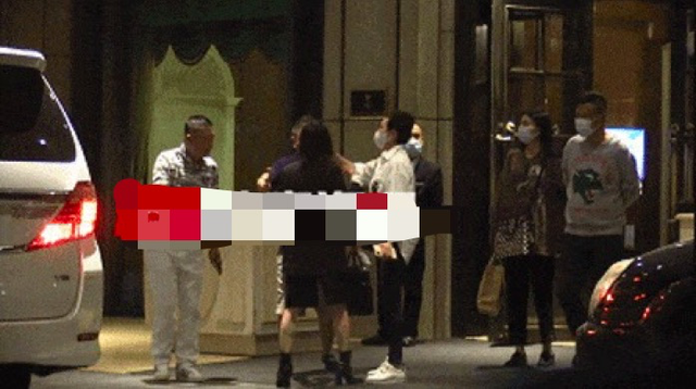 李纯的老公是谁，李纯疑似恋情曝光（男方啤酒肚明显像两代人）