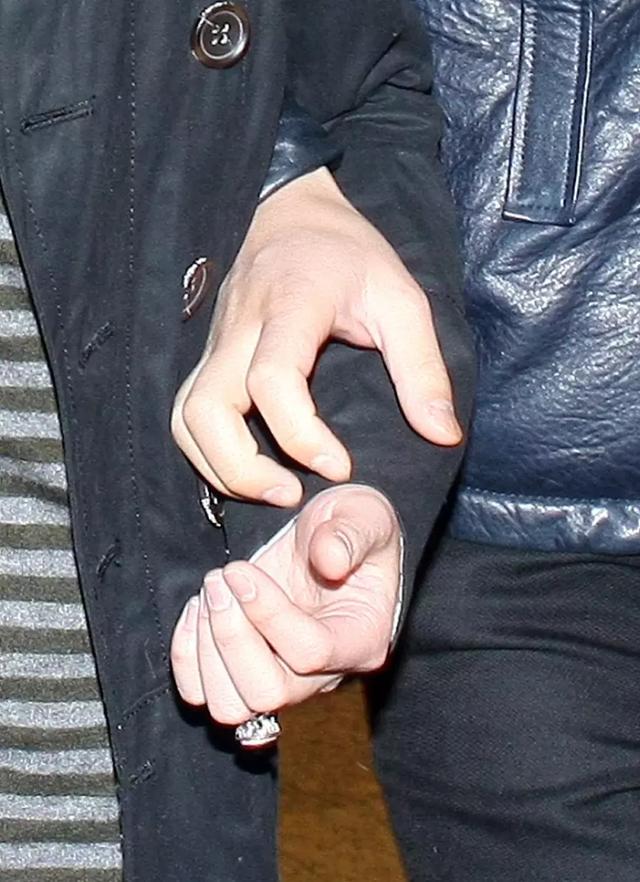 范冰冰的钻戒是多少克拉的,郭碧婷5克拉钻戒是碎钻 范冰冰的钻戒是多少克拉的,郭碧婷5克拉钻戒是碎钻