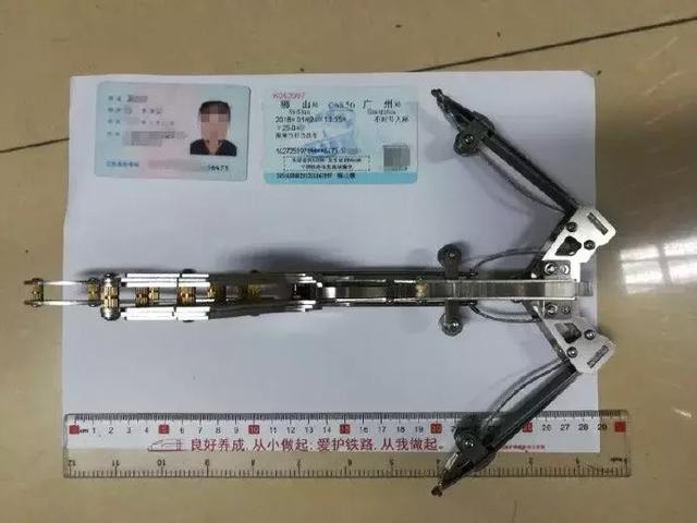 自制钢珠驽弓过程，自制玩具弩的方法（钢珠、弓弩、氢气球、仿真玩具枪）