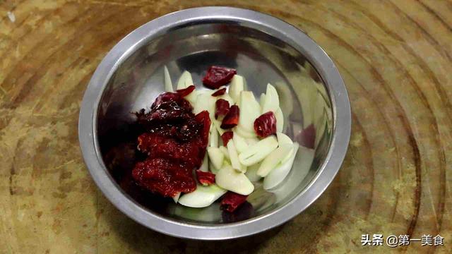 烧腐竹怎么做好吃，比肉都好吃的“烧腐竹”