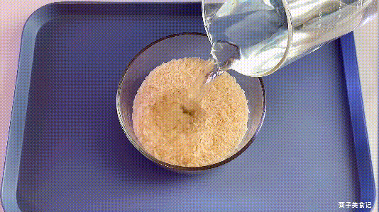 皮蛋粥怎么做最好吃，皮蛋瘦肉粥是怎么做的（教你煮皮蛋瘦肉粥）