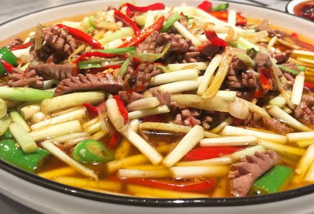 鸭肫是鸭的什么部位，鸭胗是鸭的什么部位（四川人嘴里的内脏）