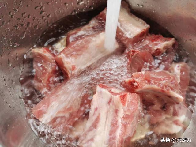 萝卜排骨汤的功效，白萝卜排骨粥的功效（排骨可以熬粥吗）