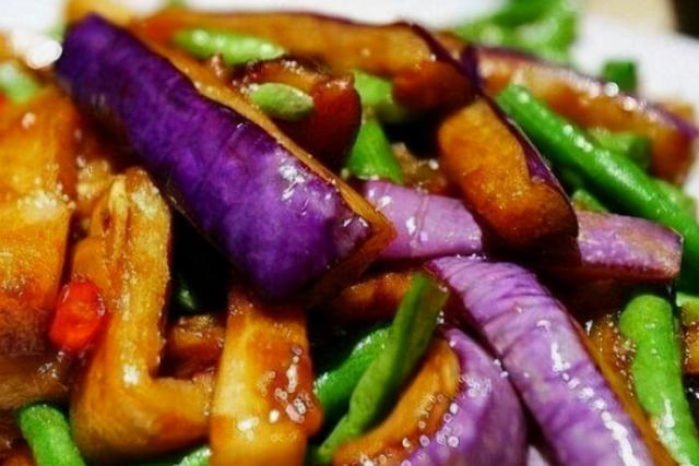炒茄子怎么做好吃又简单又好吃，怎样炒茄子好吃又简单（学会“多做一步”）