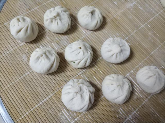 煎包怎么煎，煎包怎么煎才酥脆好吃（教你水煎包的正宗做法）