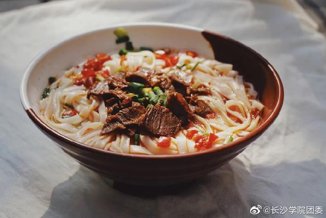 厦门大学嘉庚学院是几本，厦门嘉庚学院怎么样（这5所大学伙食堪比饭店）