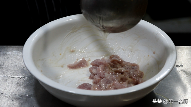 尖椒炒肉怎么做，尖椒炒肉怎么做好吃（只要学会肉片腌制方法）