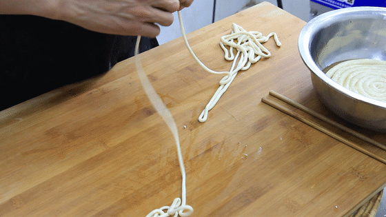 炸馓子的做法和配方，老式馓子的做法和配方（做法和配料毫不保留教给你）