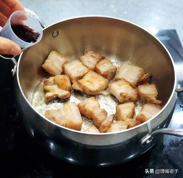 红烧酱油是生抽还是老抽，六月鲜红烧酱油是生抽还是老抽（“抽”指的是啥意思）