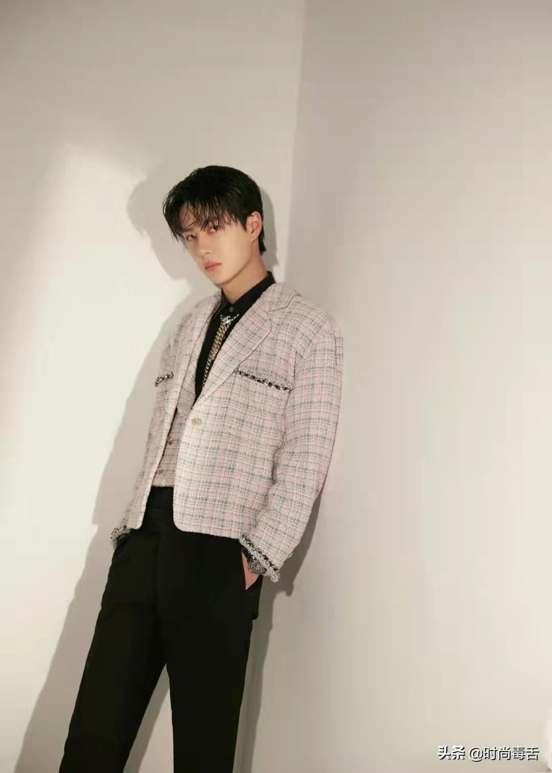 香奈儿有男装吗，香奈儿有男装吗?商标是什么样的（男生穿CHANEL居然这么好看）