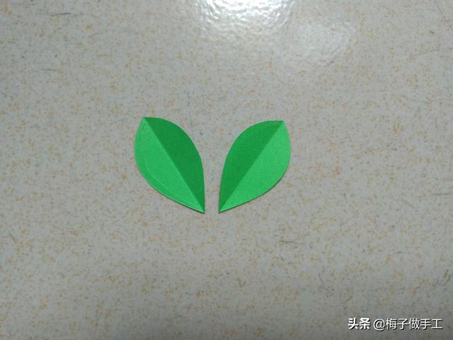 用卡纸做玫瑰花，简单又好看的手工折纸玫瑰花（梅子教你DIY玫瑰花折纸）