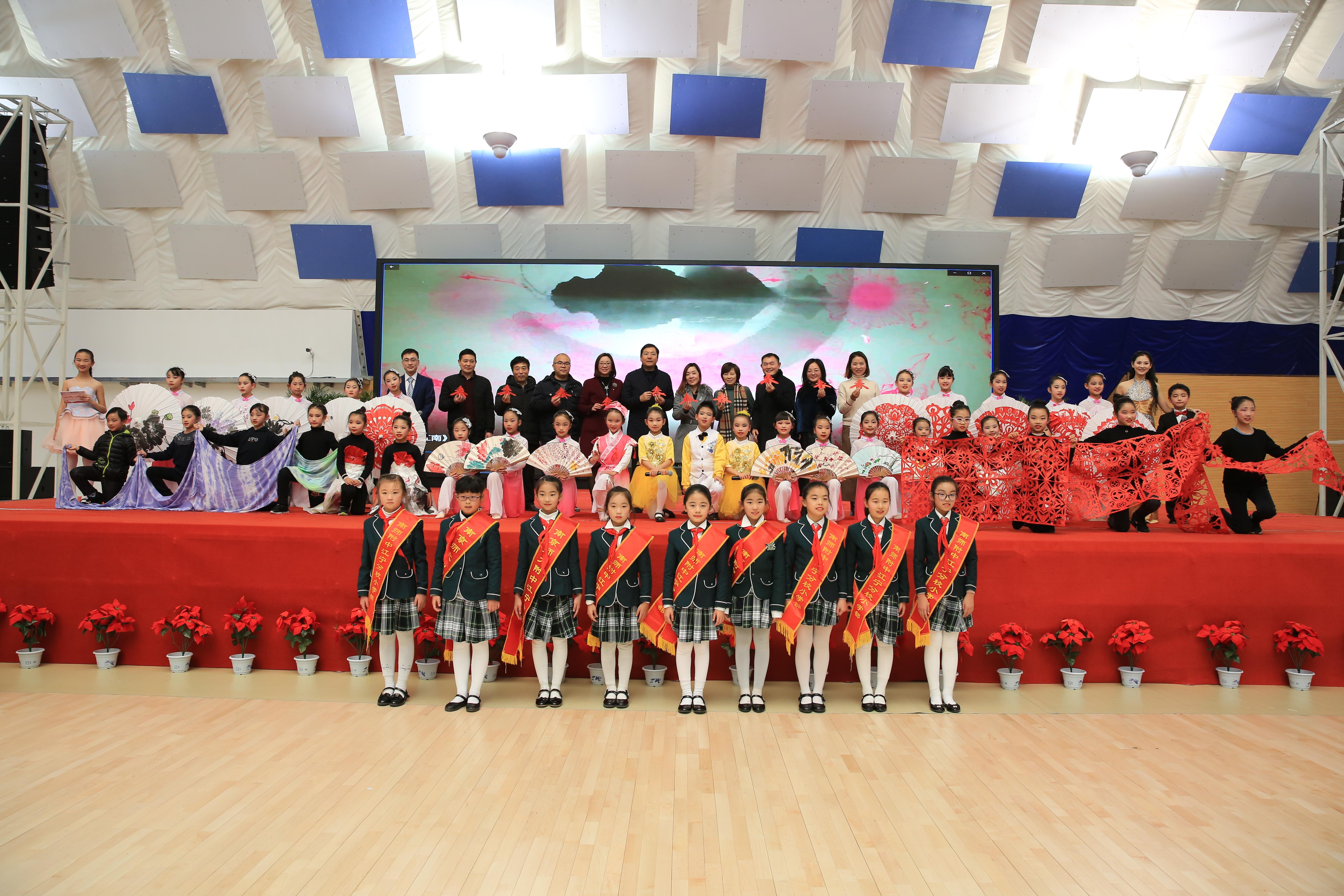 南师附中江宁分校小学部（无人机秀）