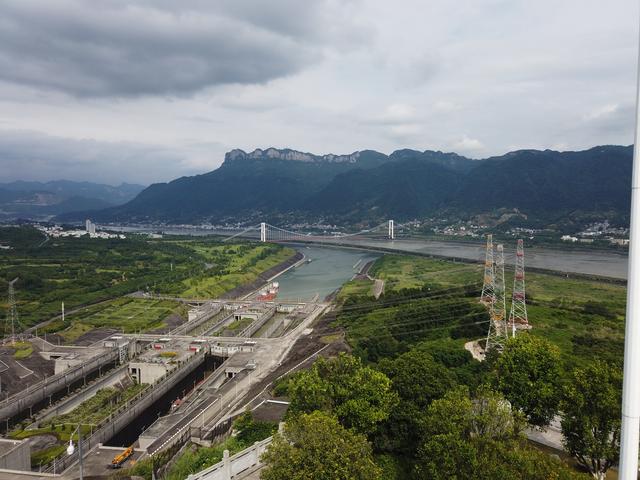 三峡大坝在哪里，四川三峡大坝在哪里（全方位展现三峡大坝的雄伟壮观）