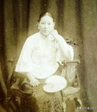 施剑翘简介，施从滨 施剑翘（化名为军长父亲报仇）