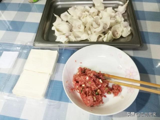牛肉抄手馅加什么配菜比较好，牛肉馅用什么配菜好（早餐吃一碗热腾腾的牛肉馄饨或泡椒牛肉丝面）