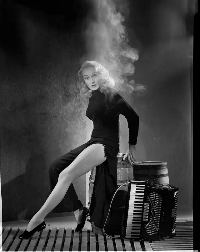 控方证人真相是什么，控方证人结局律师暗示（6次大反转的《控方证人》）