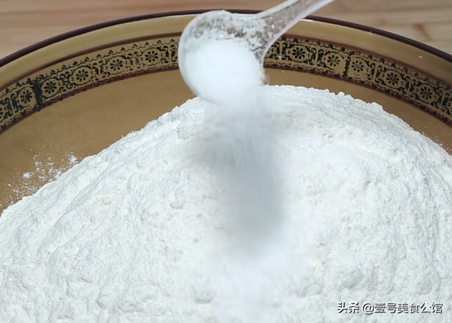 做宽面条简单又好吃的方法，宽宽面条的做法大全家常（居家自制大碗宽面）