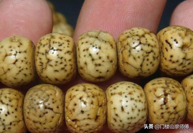 男士带手串十大禁忌，男戴银手链有什么讲究（这才是文玩手串的正确打开广式）