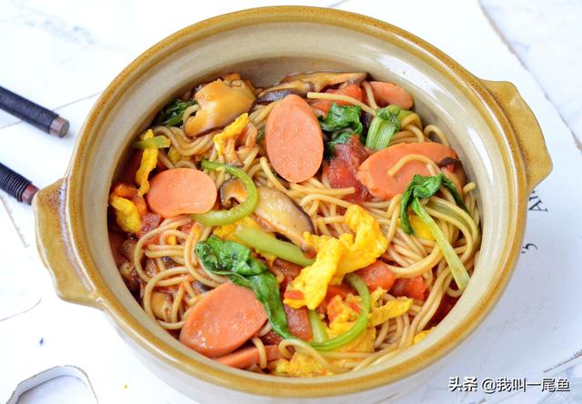 西红柿和鸡蛋青菜一起炒可以吃吗，西红柿炒蛋可以跟青菜一起吃吗（简单炒一炒就上桌）