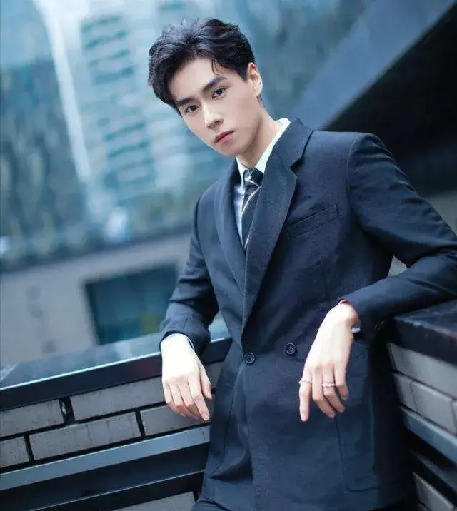 电视剧清宫风云演员表，清宫凤云演员表（五月新剧将“轮番轰炸”）