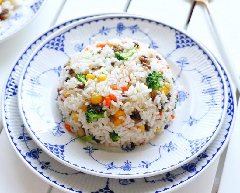 【牛肉雜蔬炒飯】做法步驟圖 但營養全面 常吃促進孩子骨骼發-起舞食譜網