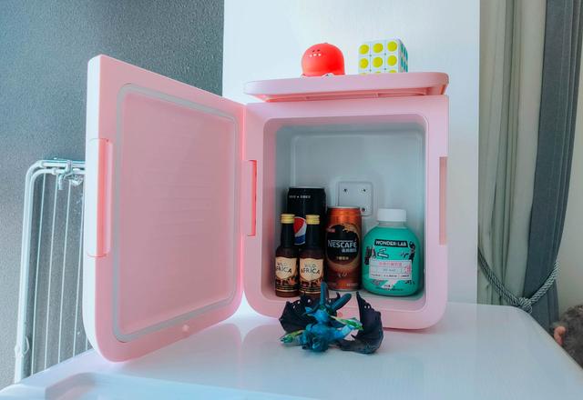 半导体制冷冰箱，什么是半导体制冷冰箱（倍思小冰屋学生冰箱评测）