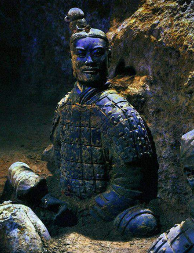 兵马俑本来的颜色是什么色，兵马俑原来的本色是什么颜色（有一种颜色至今难以复原）