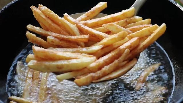 土豆怎么做薯条不用冷藏又好吃，土豆怎么做薯条不用冷藏又好吃视频（想吃薯条再也不用买了）