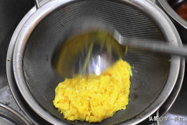 鸡蛋炒米饭的正确做法，米饭粒粒分明太香了
